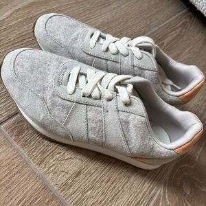 Old Navy Gray and Tan Women's Sneakers